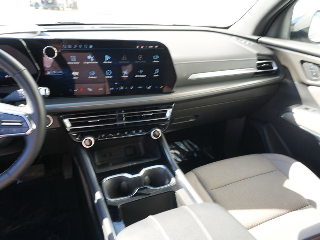 Used 2025 Chevrolet Traverse LT image 21