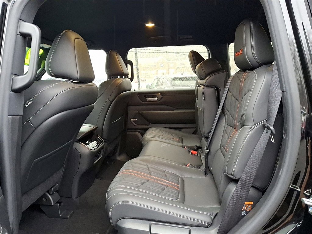 Used 2025 Nissan Armada PRO-4X image 11