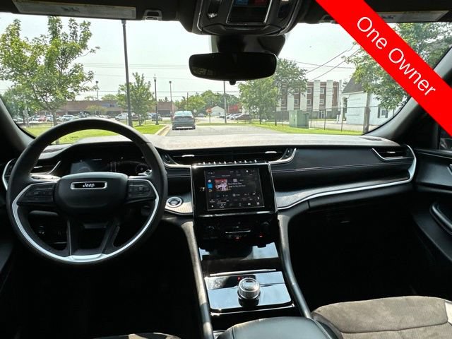 Used 2023 Jeep Grand Cherokee Altitude AWD/4WD image 3