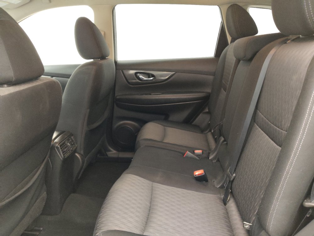 Used 2017 Nissan Rogue SV AWD/4WD image 18