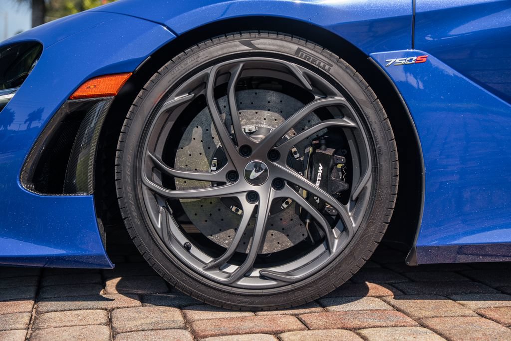 Used 2024 McLaren 750S Spider RWD image 15