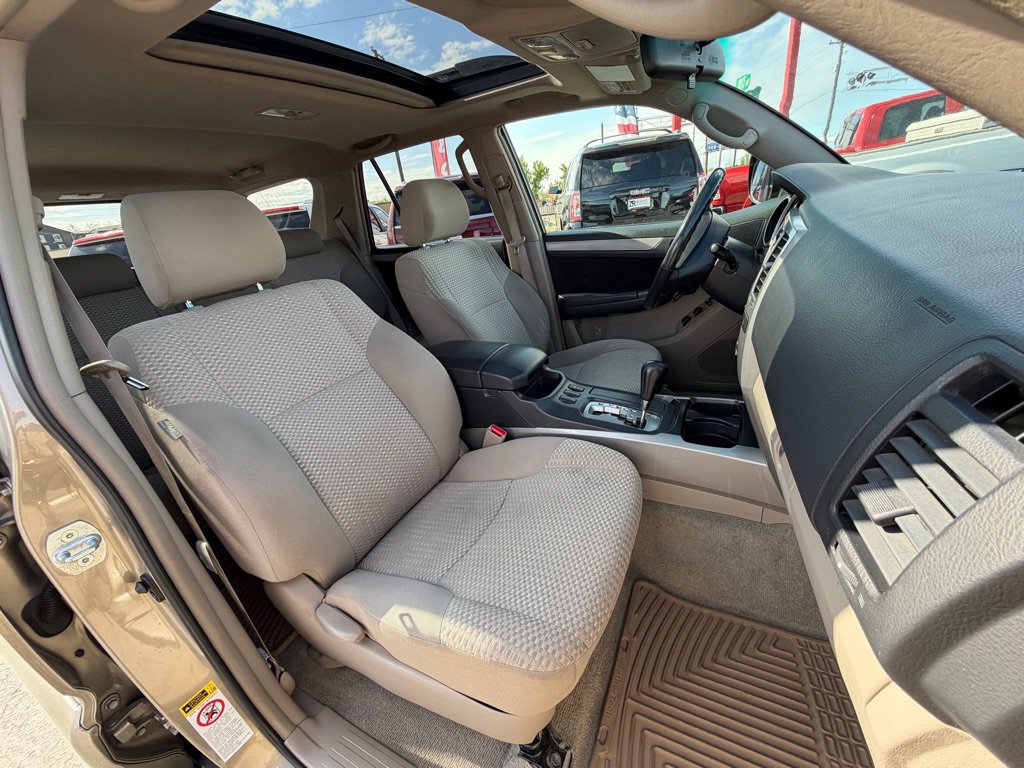 Used 2008 Toyota 4Runner SR5 AWD/4WD image 8