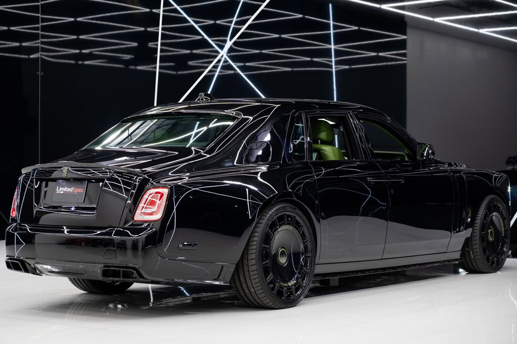 Used 2023 Rolls-Royce Phantom Sedan w/ The Phantom Package RWD image 24