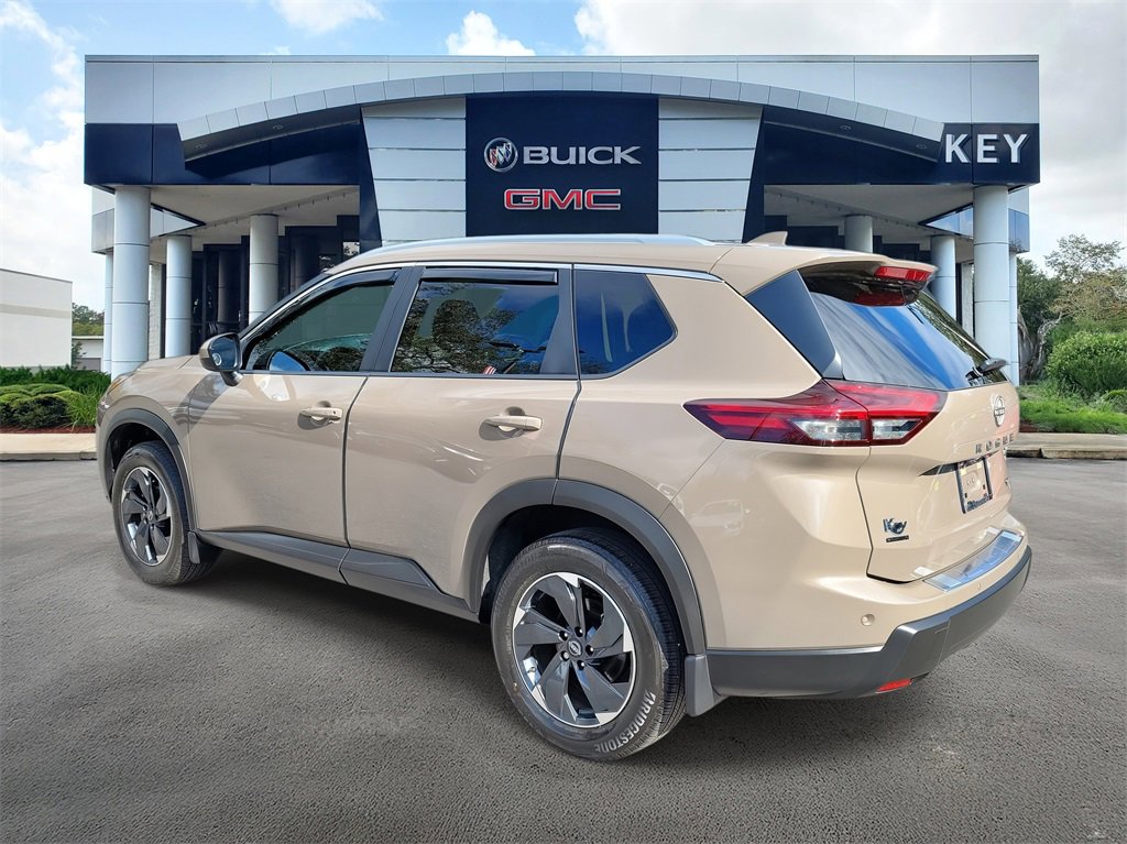 Used 2024 Nissan Rogue SV w/ SV Premium Package image 3