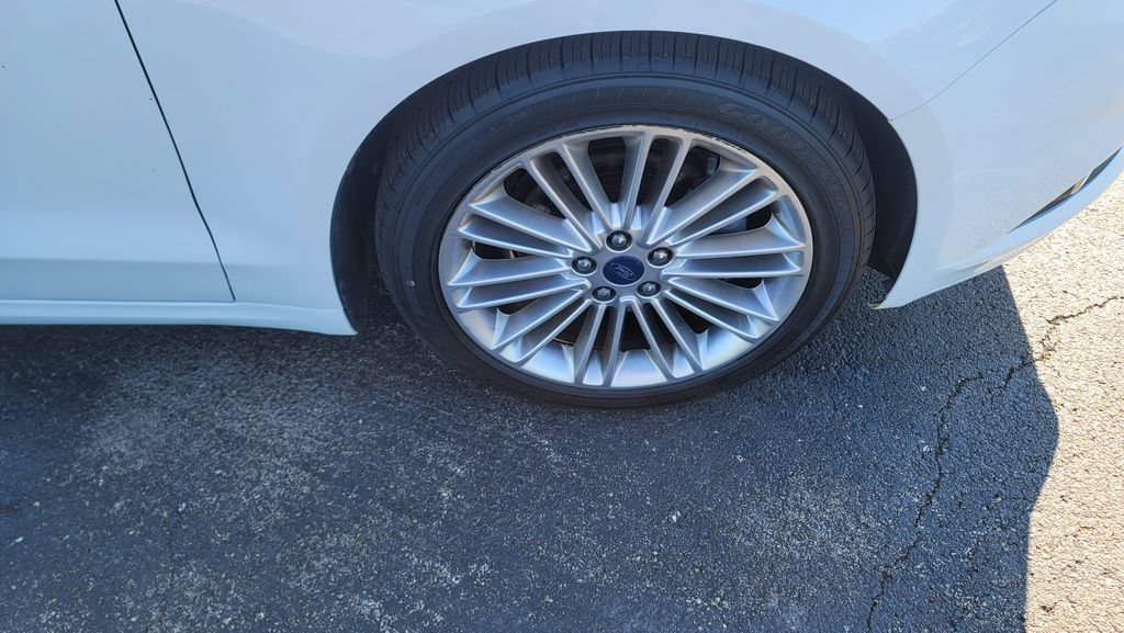 Used 2015 Ford Fusion SE w/ Equipment Group 202A FWD image 15