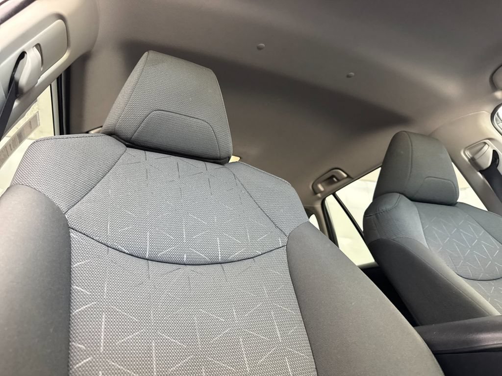 Used 2022 Toyota RAV4 XLE AWD/4WD image 16