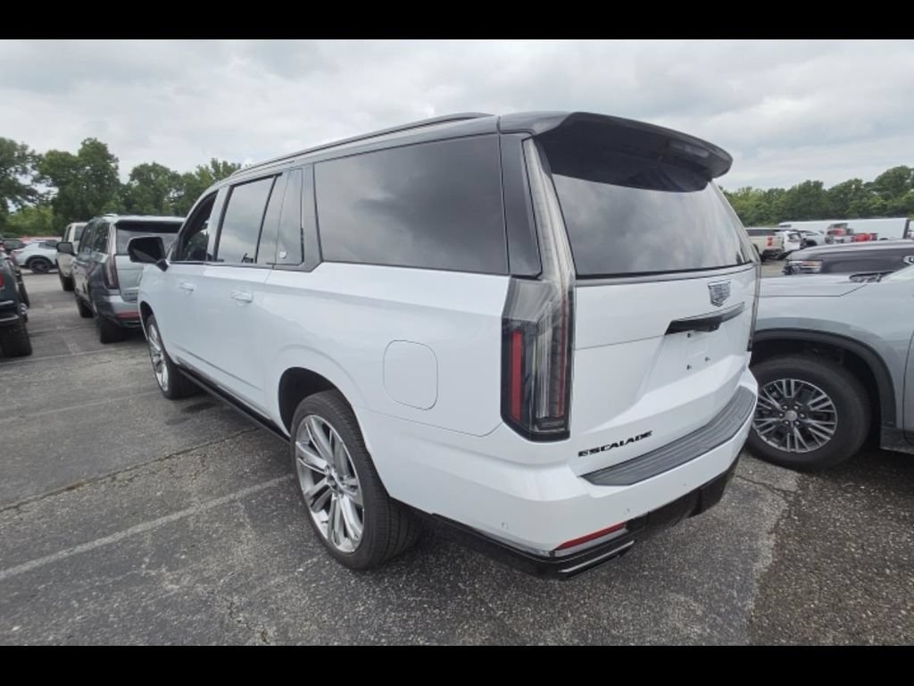 Used 2026 Cadillac Escalade ESV Platinum Sport AWD/4WD image 10