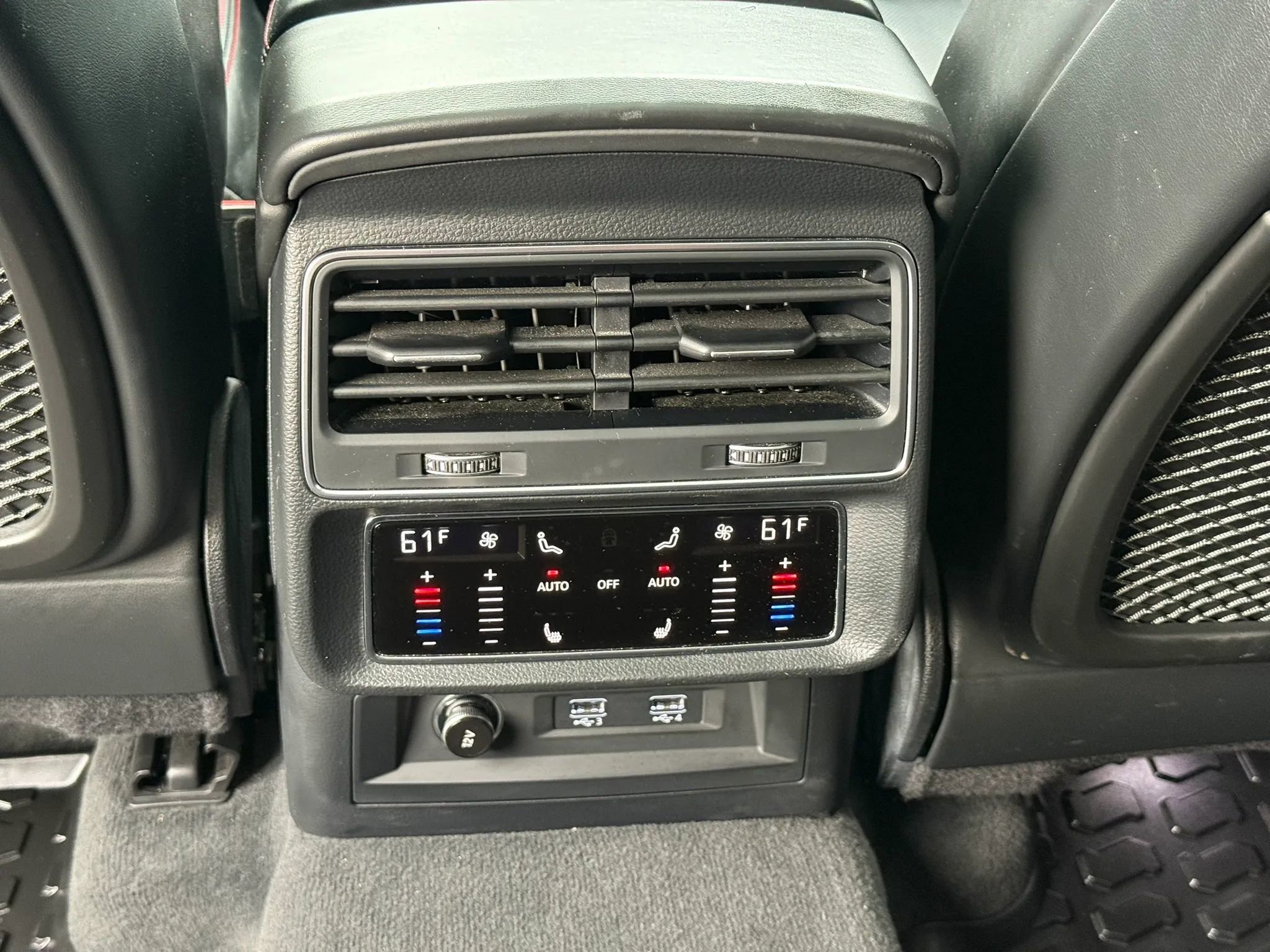 Used 2020 Audi RS Q8 w/ Carbon Optic Package image 23