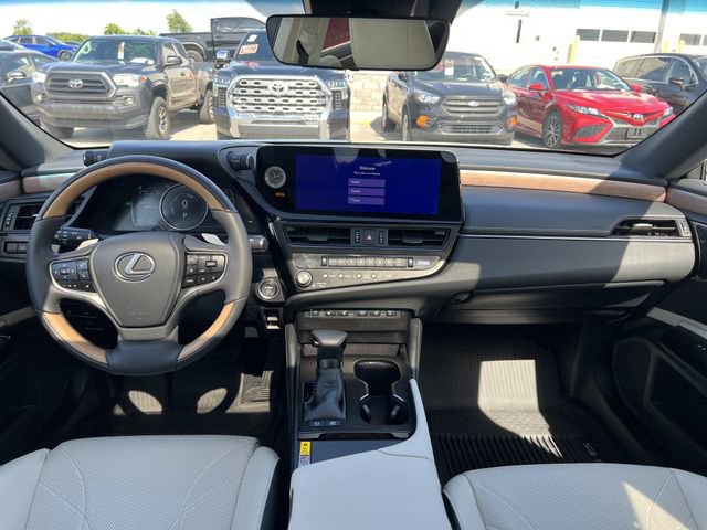Used 2024 Lexus ES 300h Ultra Luxury w/ Accessory Package (Z2) FWD image 28