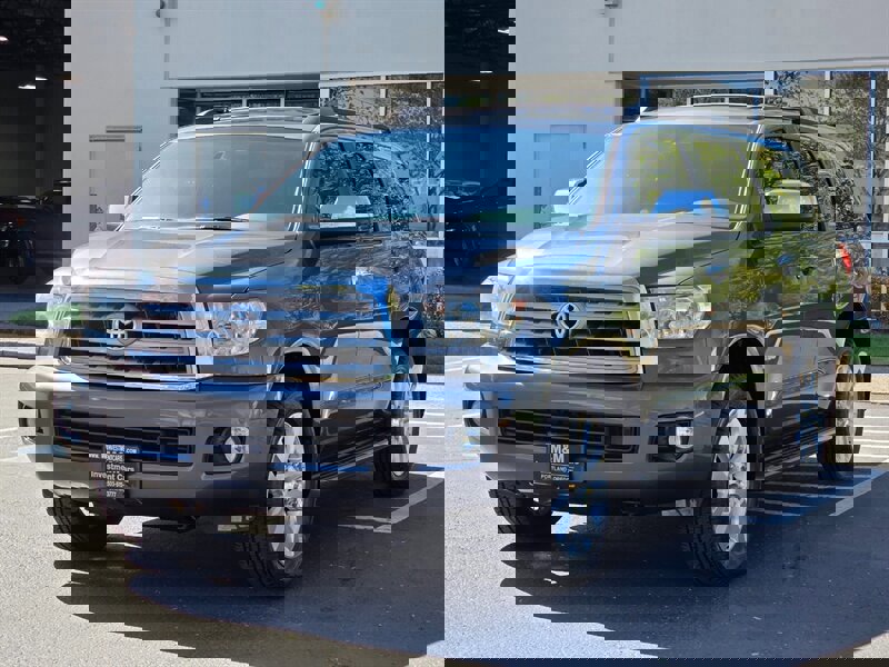Used 2011 Toyota Sequoia Platinum AWD/4WD image 1