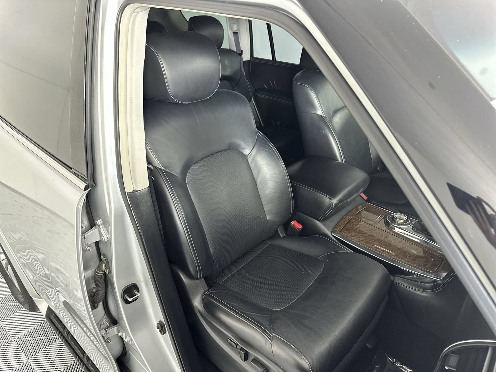 Used 2017 INFINITI QX80 4WD w/ Driver Assistance Package image 27