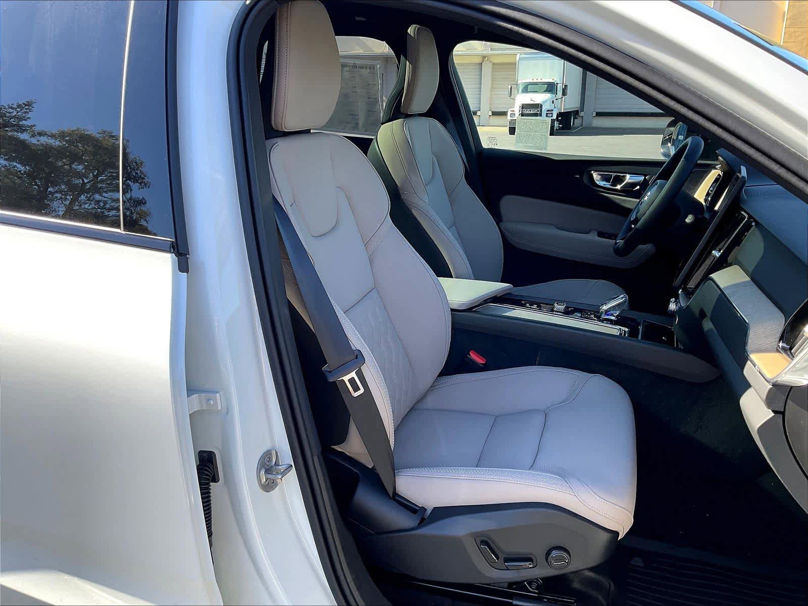 New 2026 Volvo XC60 B5 Plus w/ Climate Package AWD/4WD image 31