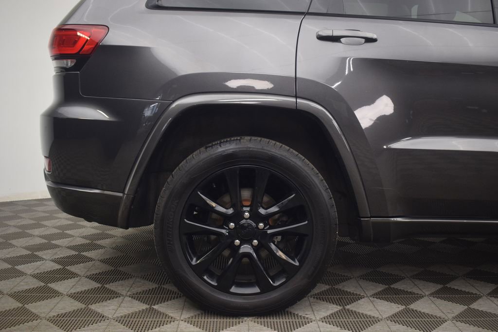 Used 2020 Jeep Grand Cherokee Altitude AWD/4WD image 31