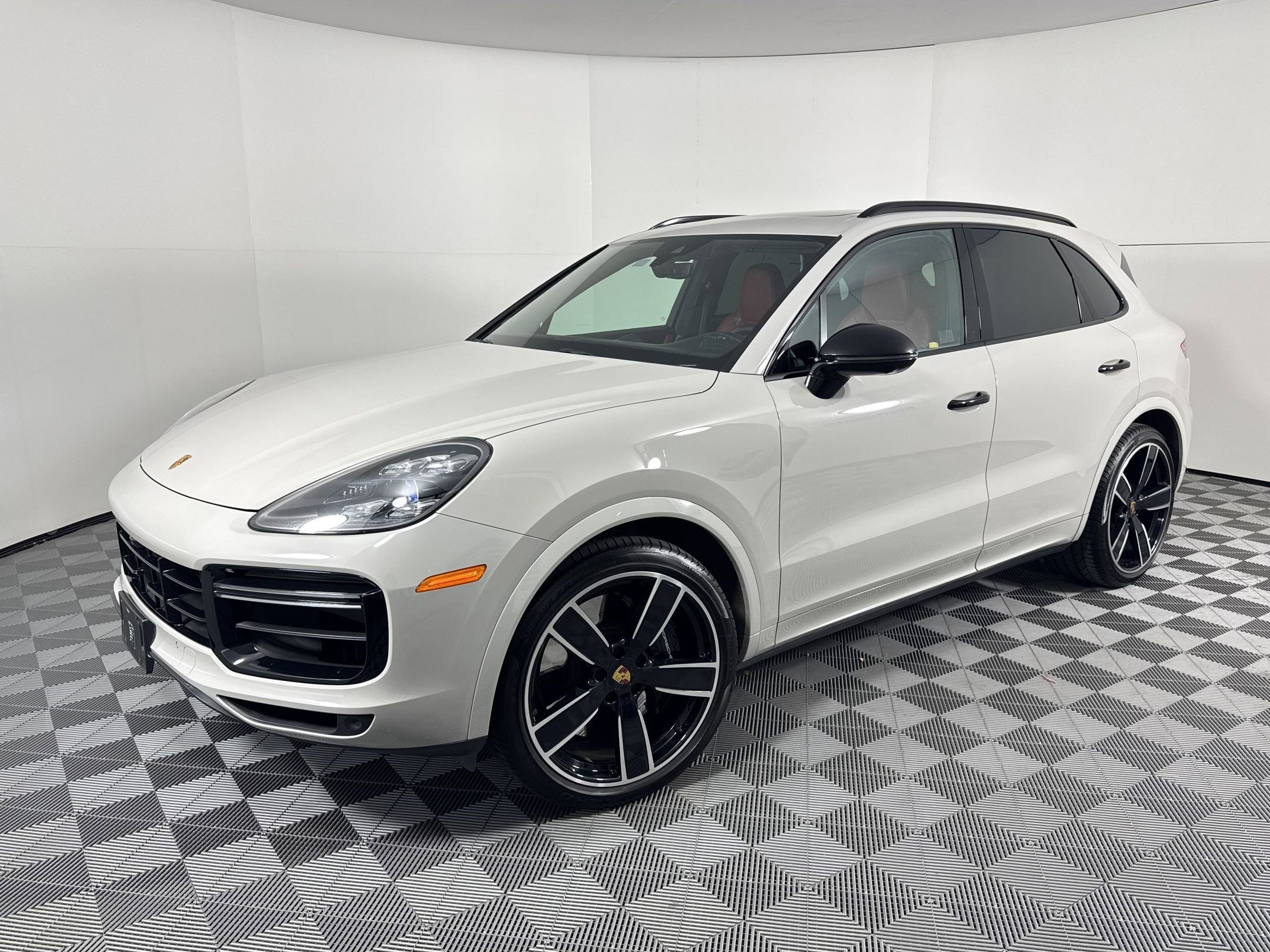 Certified 2022 Porsche Cayenne Turbo image 1