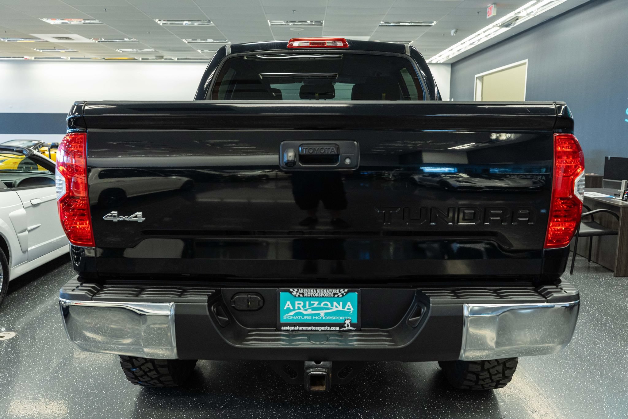 Used 2019 Toyota Tundra SR5 AWD/4WD image 7