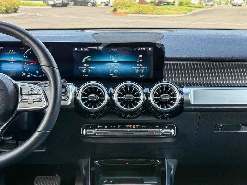 Used 2022 Mercedes-Benz GLB 250 4MATIC w/ Premium Package Lite image 13