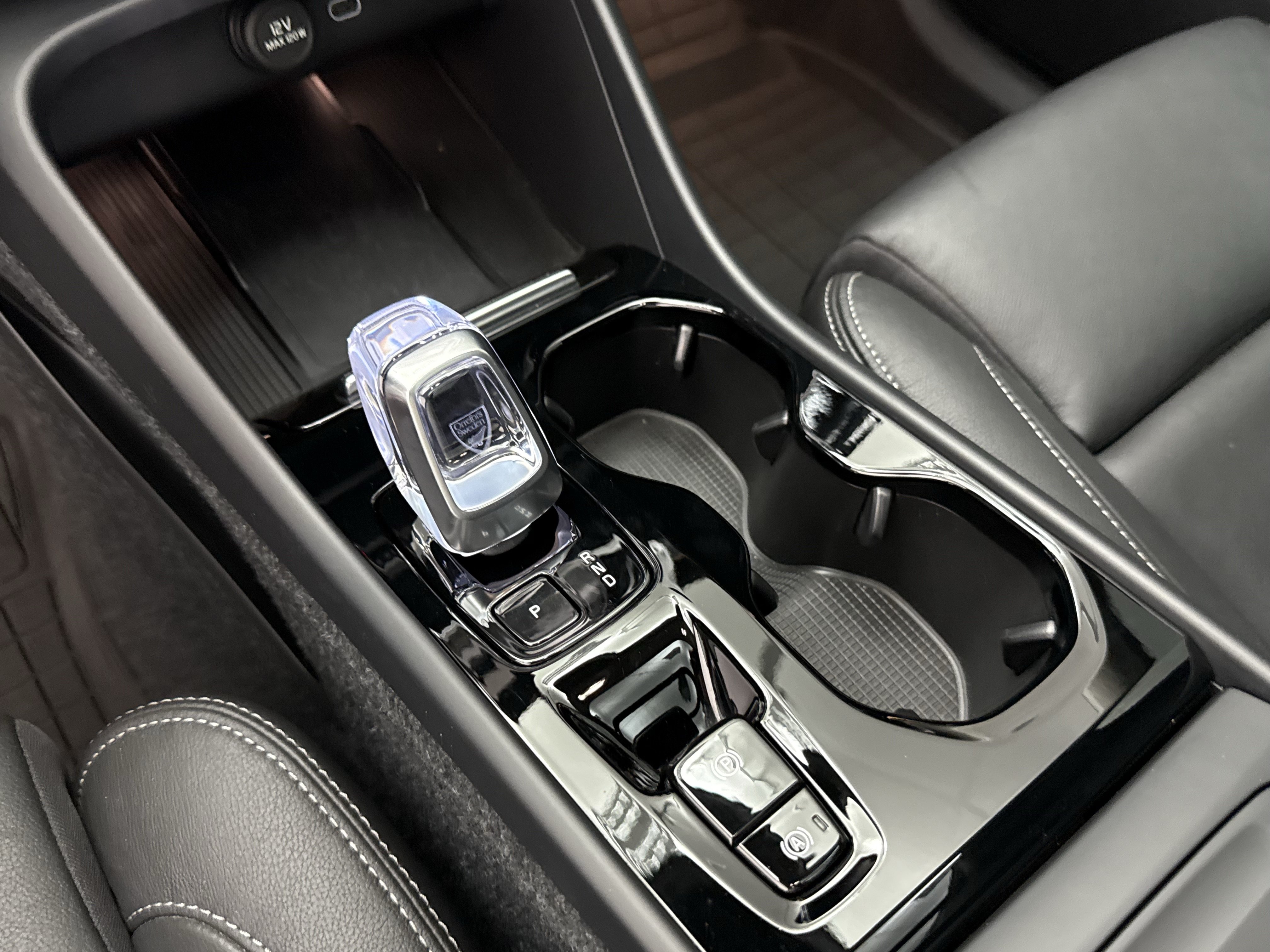 Certified 2024 Volvo XC40 B5 Plus w/ Protection Package Premier AWD/4WD image 21