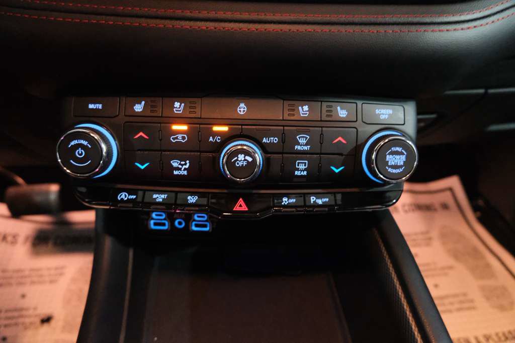 Used 2024 Dodge Durango GT image 31