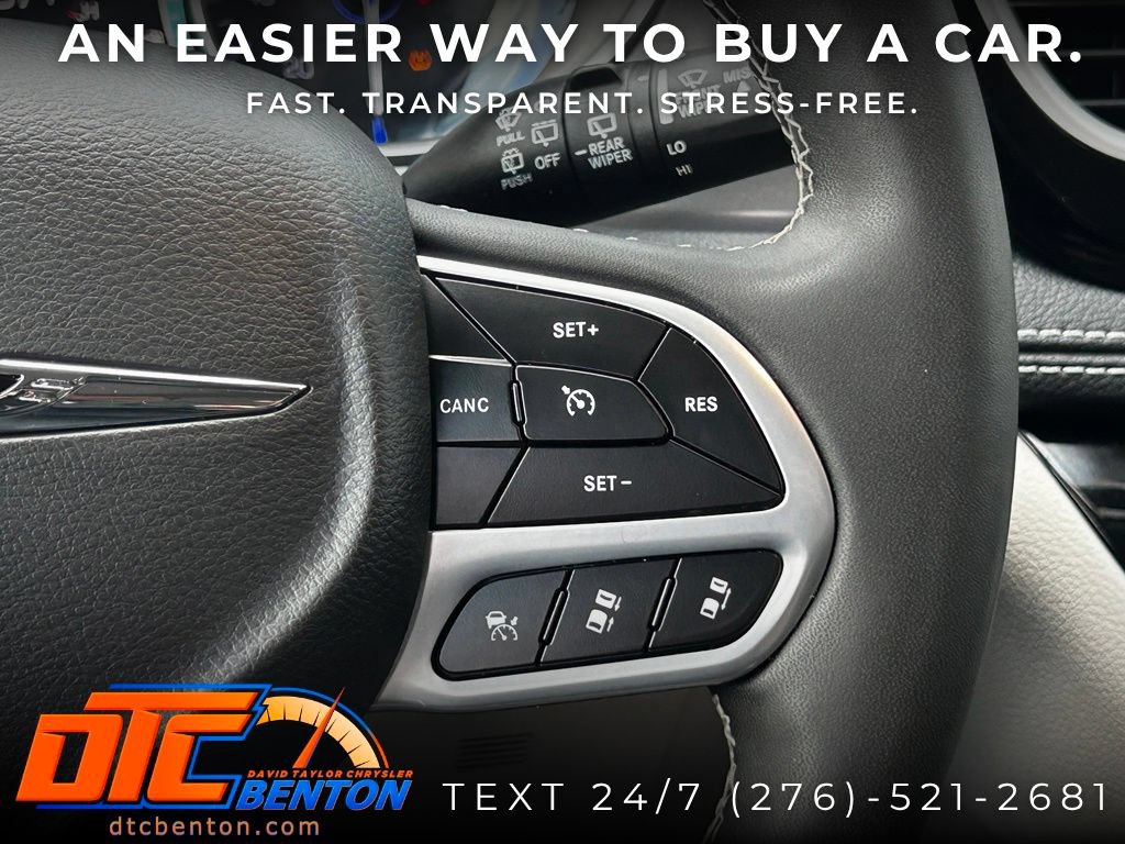 Used 2023 Chrysler Pacifica Touring-L AWD/4WD image 13
