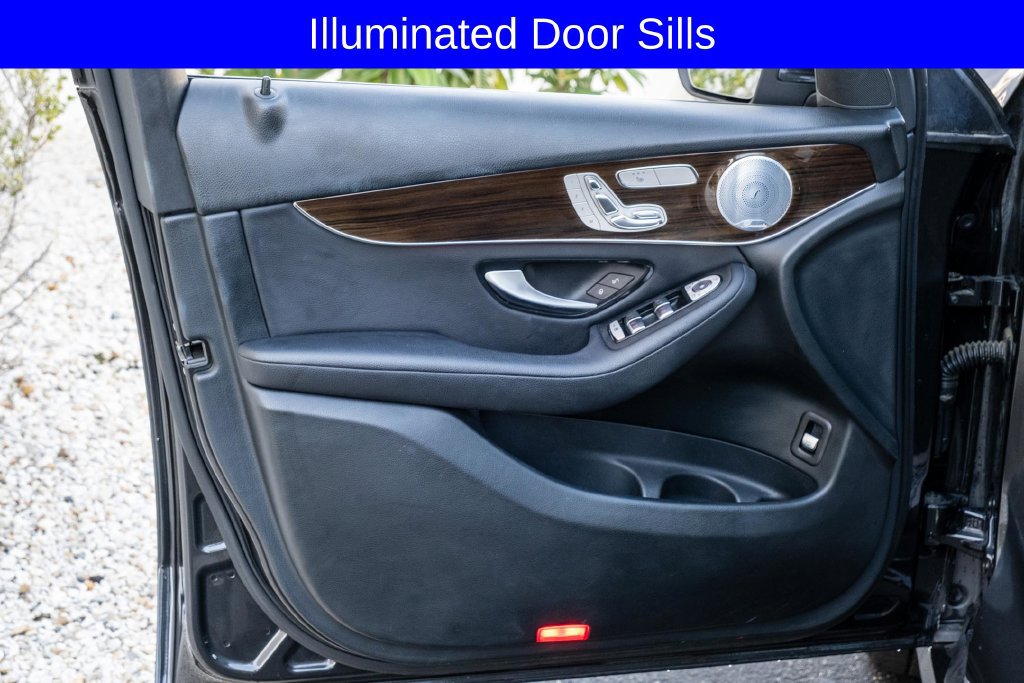 Used 2021 Mercedes-Benz GLC 300 4MATIC image 11