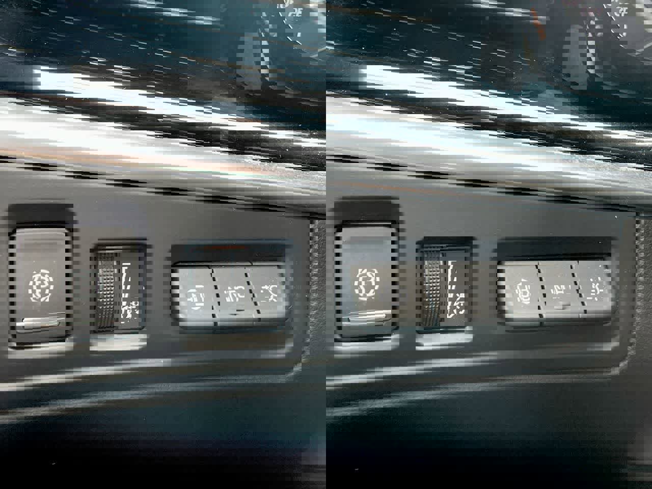 Certified 2024 Cadillac XT6 Premium Luxury w/ Technology Package image 33