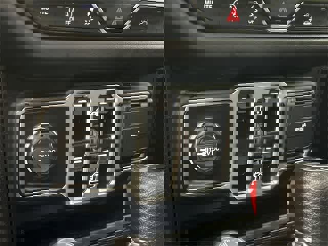 Used 2024 Jeep Wrangler Sahara image 25