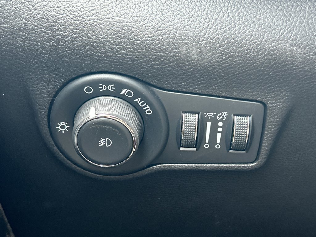 Used 2024 Jeep Compass Latitude AWD/4WD image 18