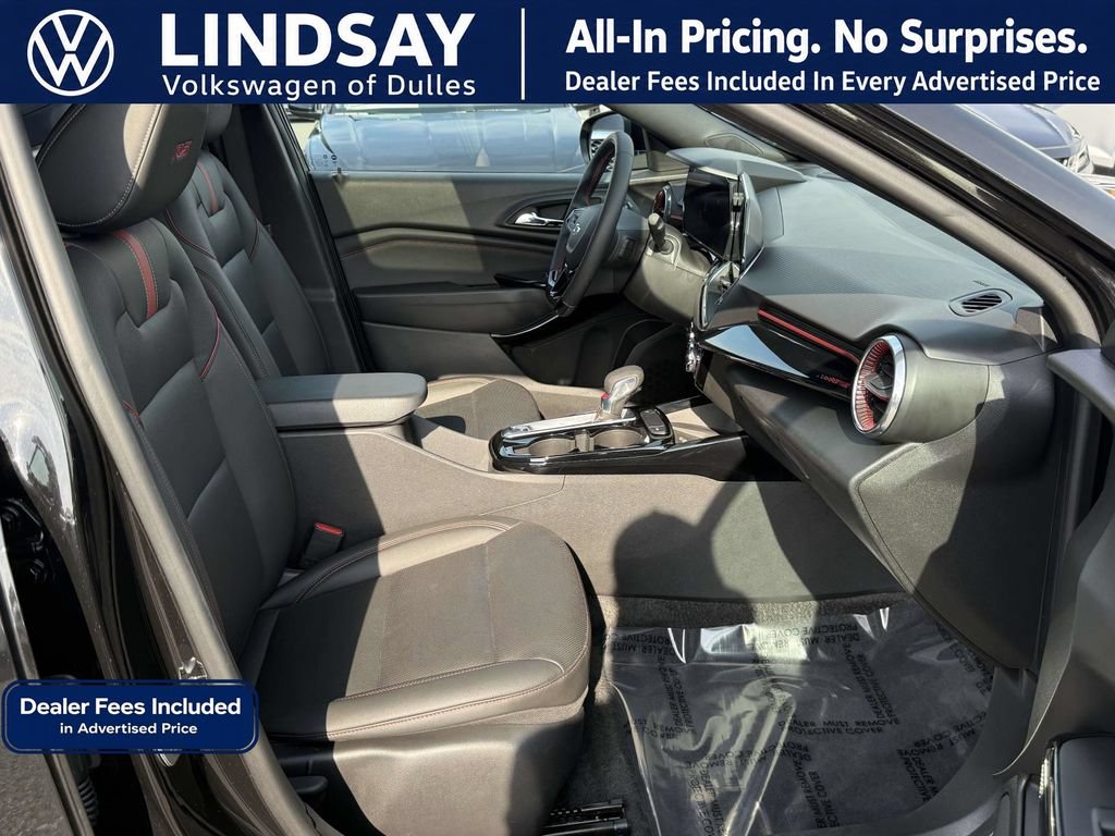 Used 2025 Chevrolet Trax RS w/ Sunroof Package FWD image 12