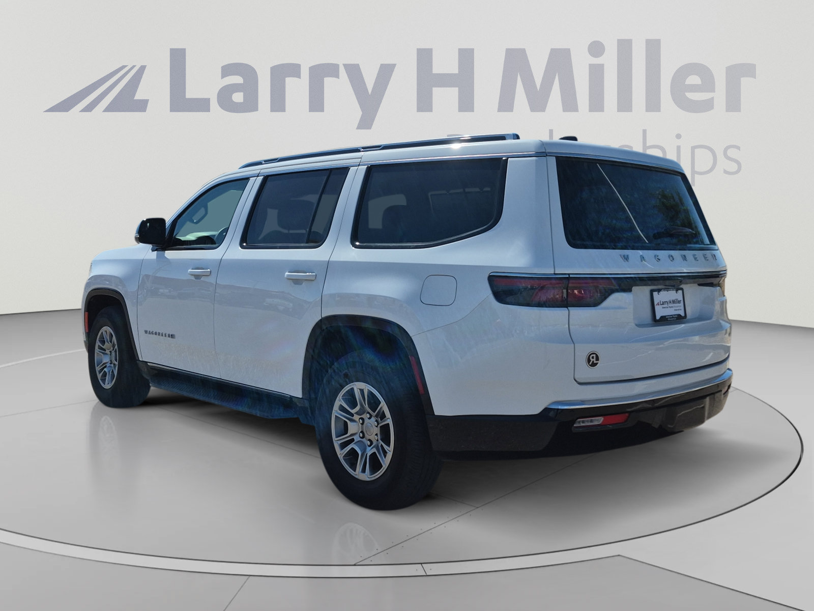 Used 2024 Jeep Wagoneer 4WD w/ Convenience Group I image 3