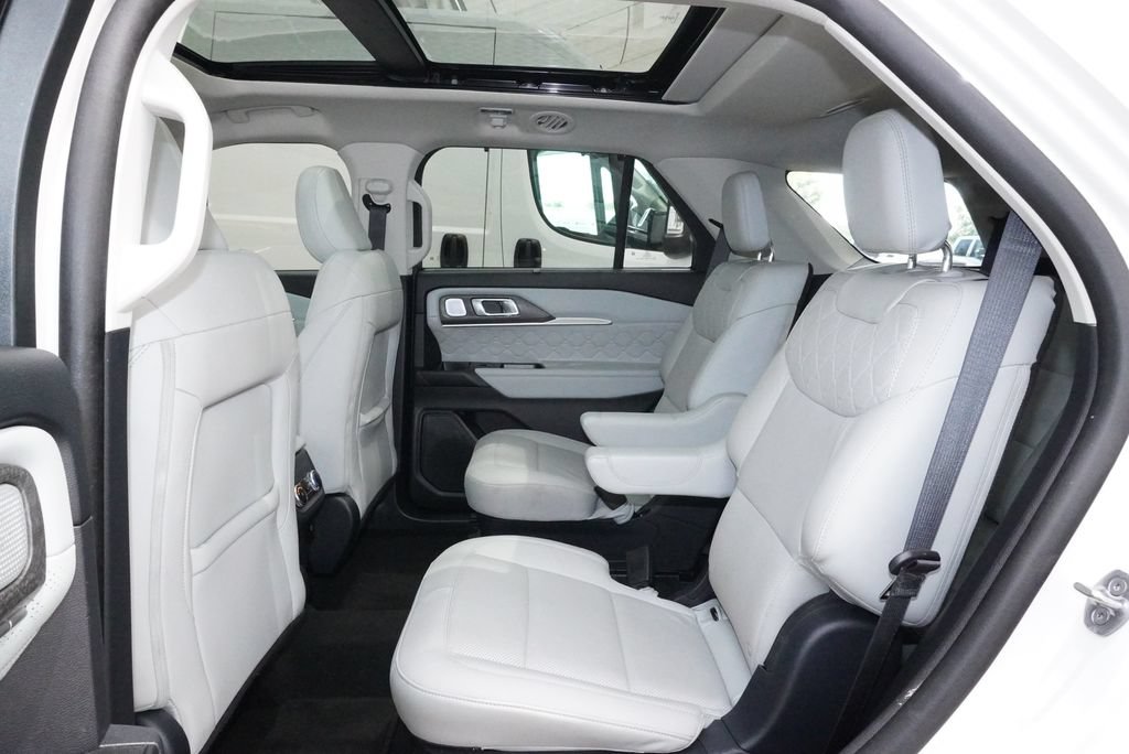 Used 2025 Ford Explorer Platinum w/ Ultimate Package RWD image 30
