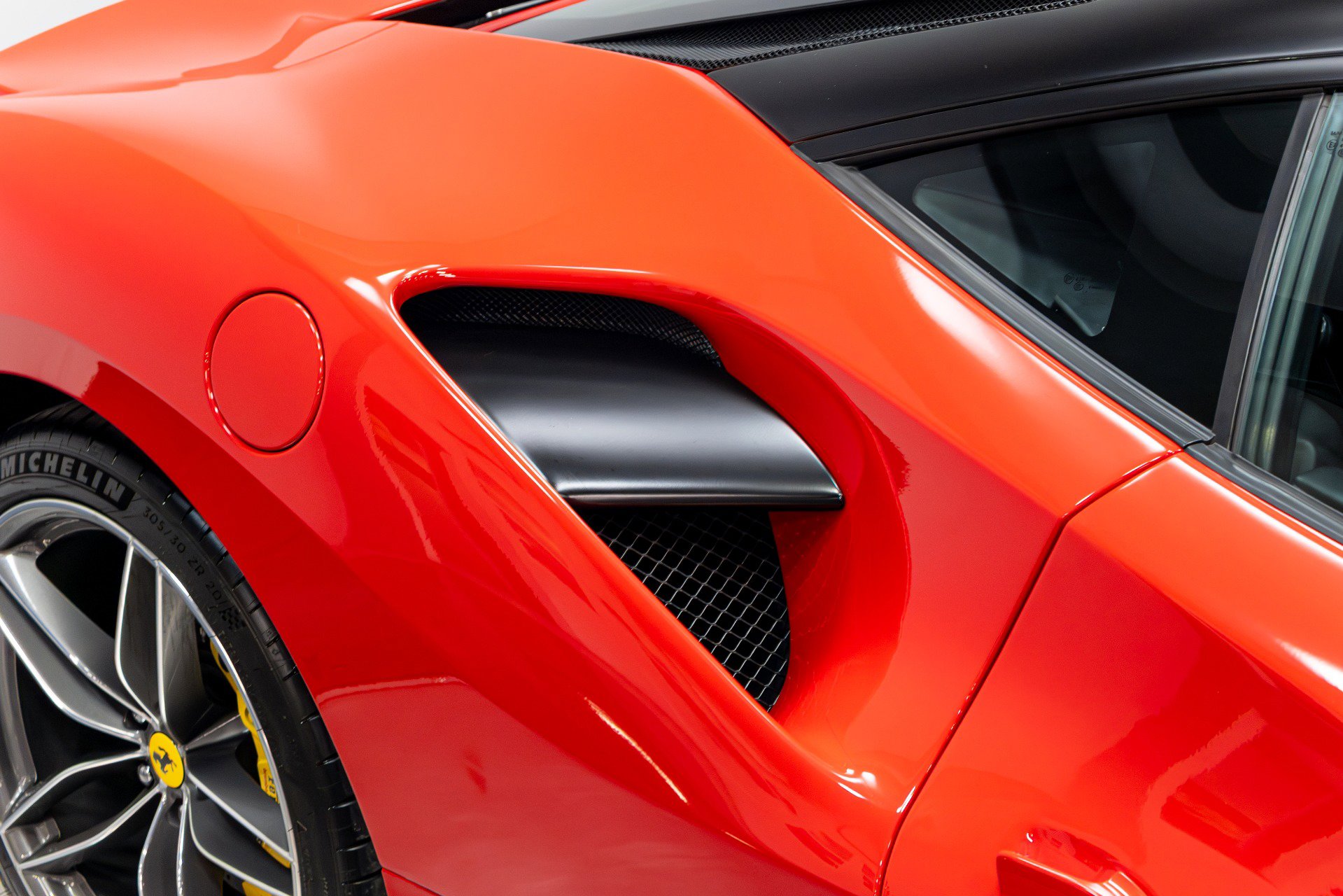 Used 2018 Ferrari 488 GTB image 48