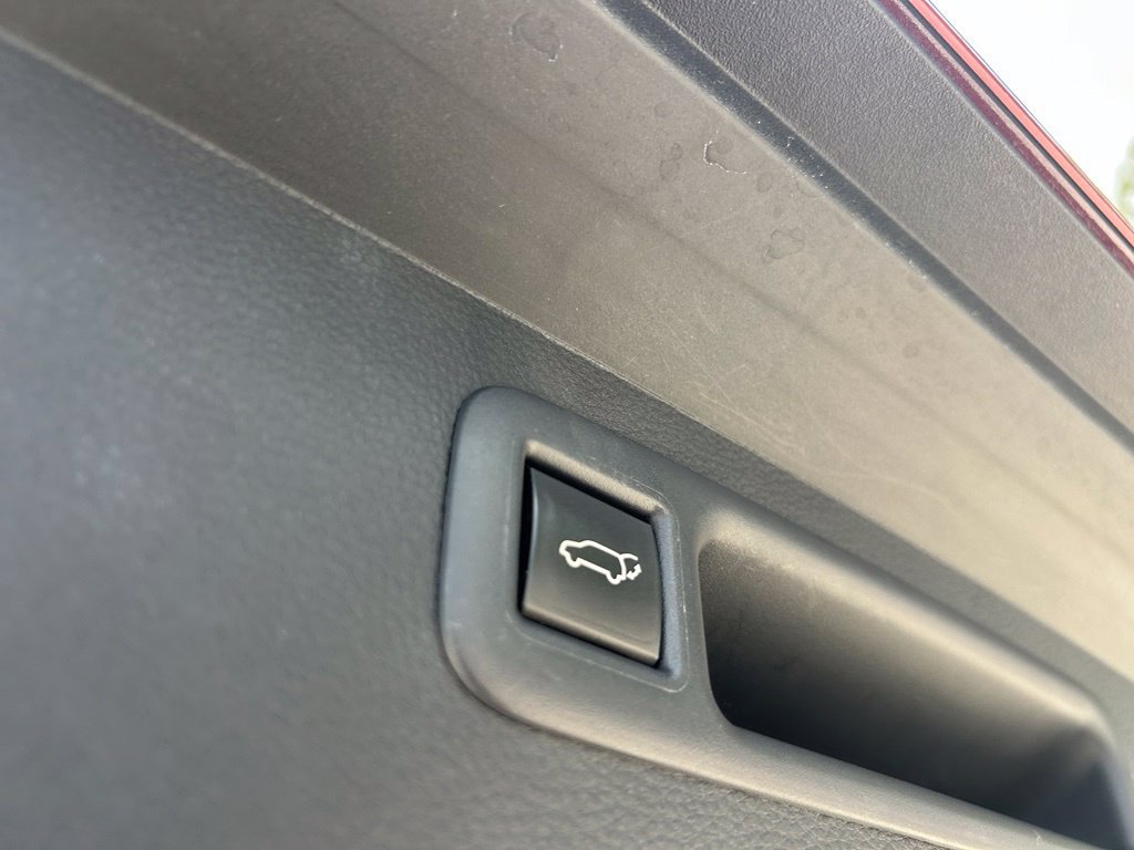 Used 2024 Toyota Highlander LE FWD image 39