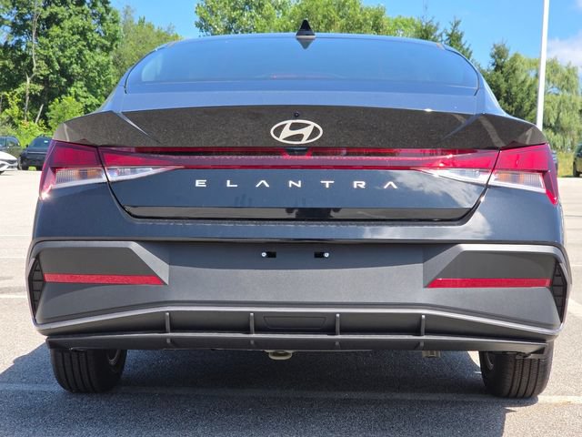 New 2026 Hyundai Elantra SE FWD image 13