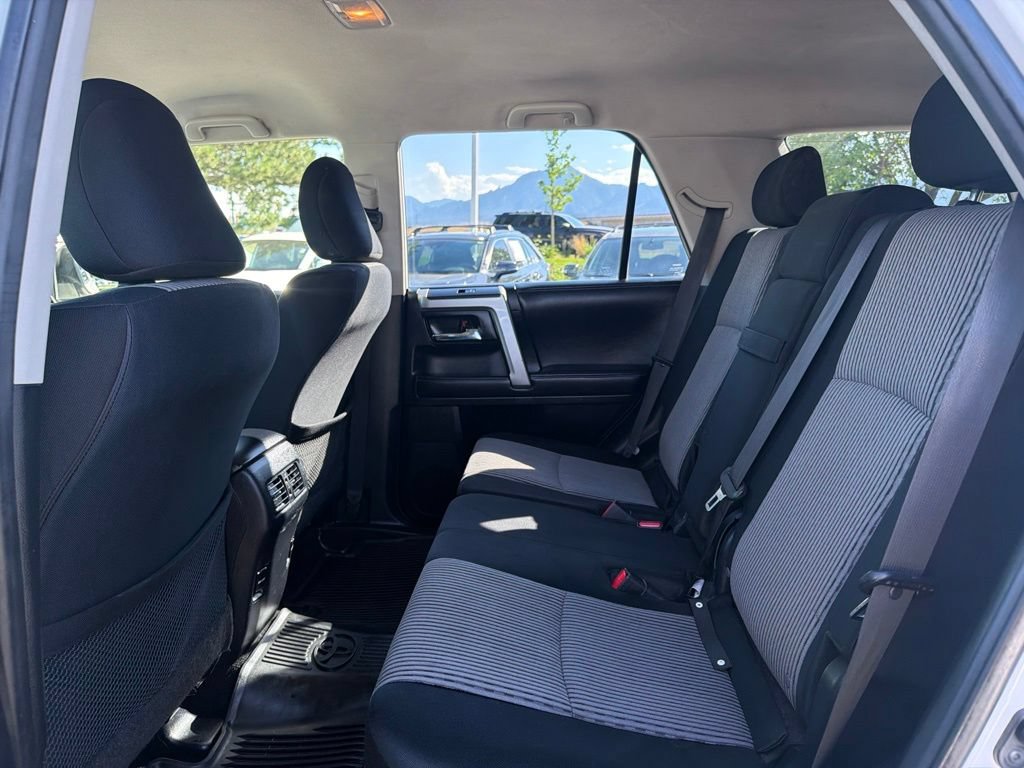 Used 2016 Toyota 4Runner SR5 AWD/4WD image 18