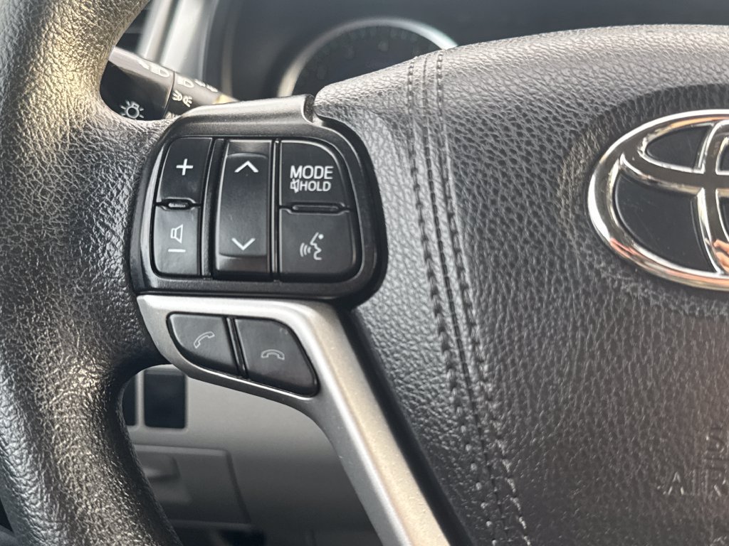 Used 2019 Toyota Highlander LE AWD/4WD image 20