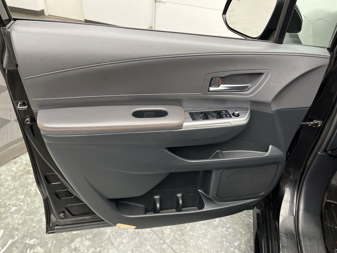 Used 2021 Toyota Sienna XSE w/ XSE Plus Package AWD/4WD image 8