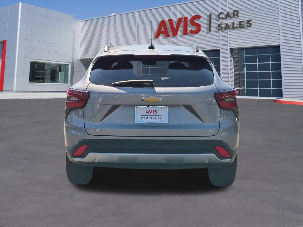 Used 2025 Chevrolet Trax LT FWD image 7