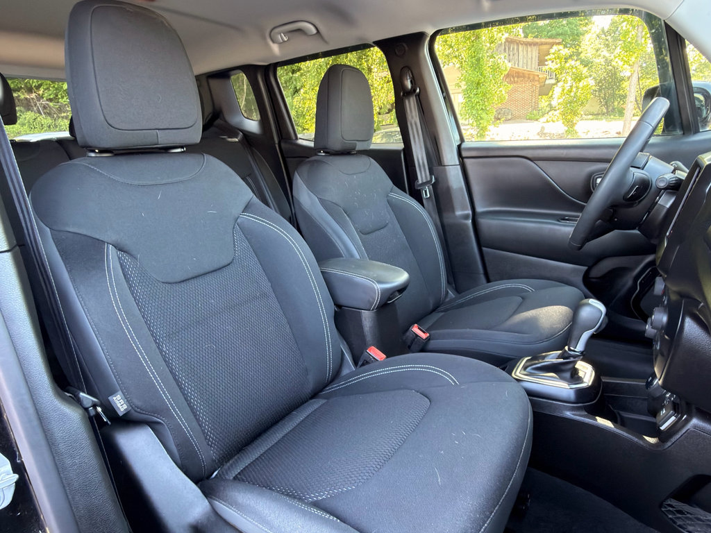 Used 2023 Jeep Renegade Altitude AWD/4WD image 16
