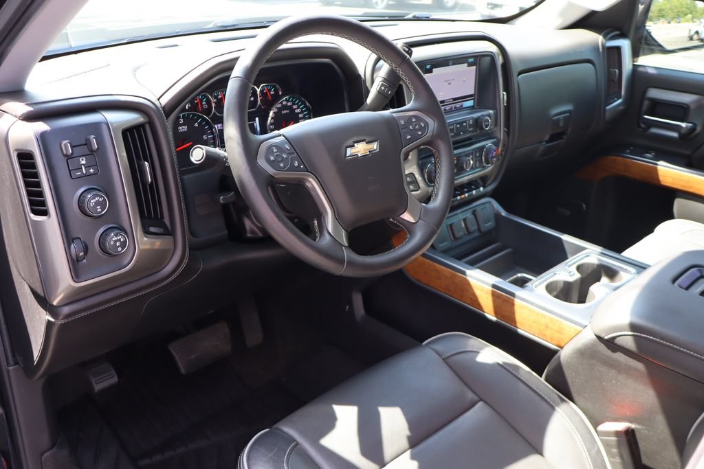 Used 2017 Chevrolet Silverado 1500 High Country w/ High Desert Package AWD/4WD image 5