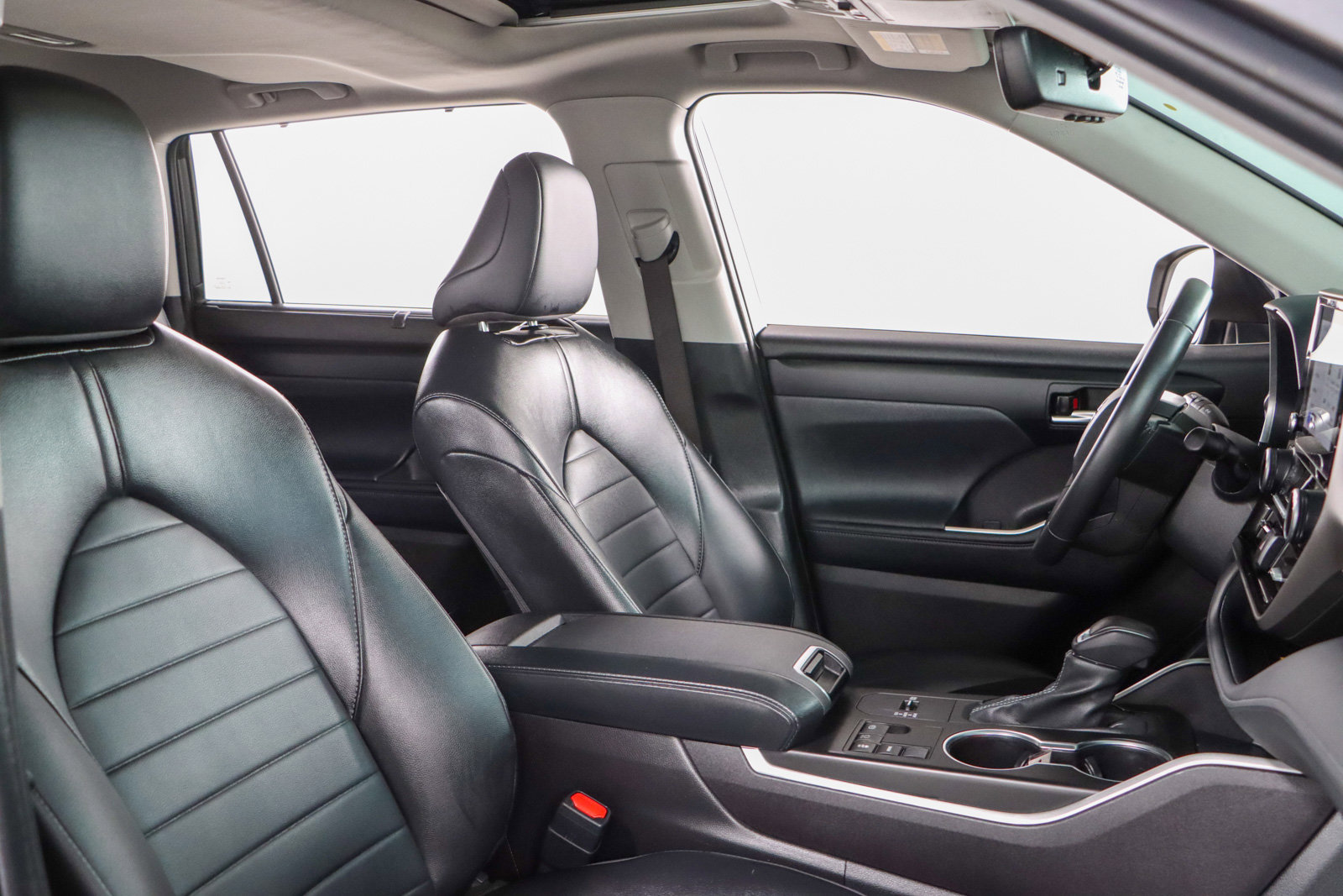 Used 2024 Toyota Highlander XLE image 28