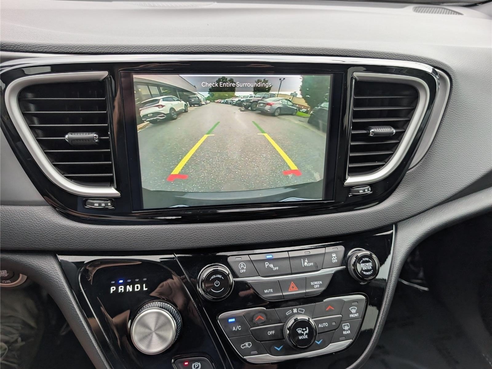 Used 2025 Chrysler Pacifica Select FWD image 28