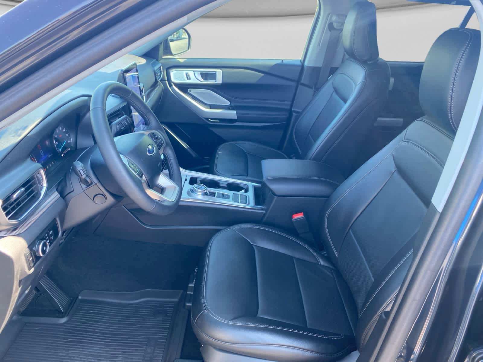 Used 2024 Ford Explorer Limited w/ Limited Technology Package RWD image 10