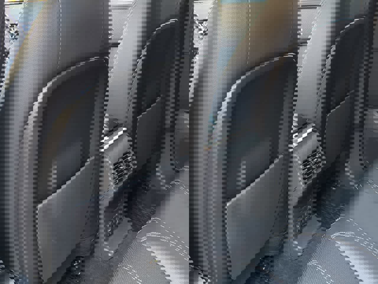 Used 2019 Land Rover Range Rover Velar S image 17