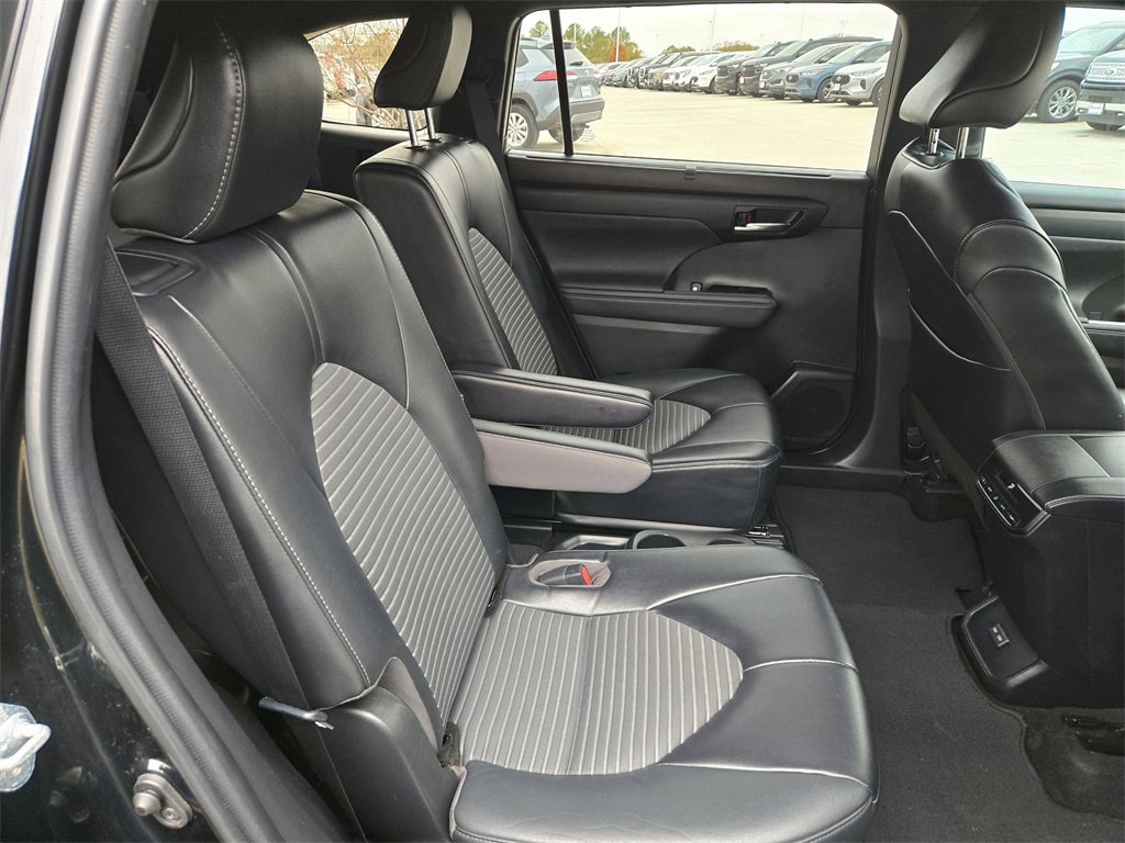 Used 2023 Toyota Highlander XSE image 31