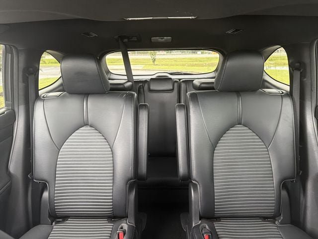 Used 2021 Toyota Highlander XSE FWD image 22