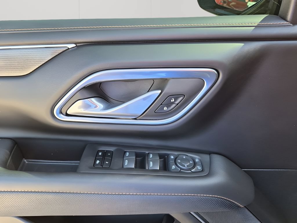 Used 2024 GMC Yukon AT4 w/ Technology Package AWD/4WD image 33