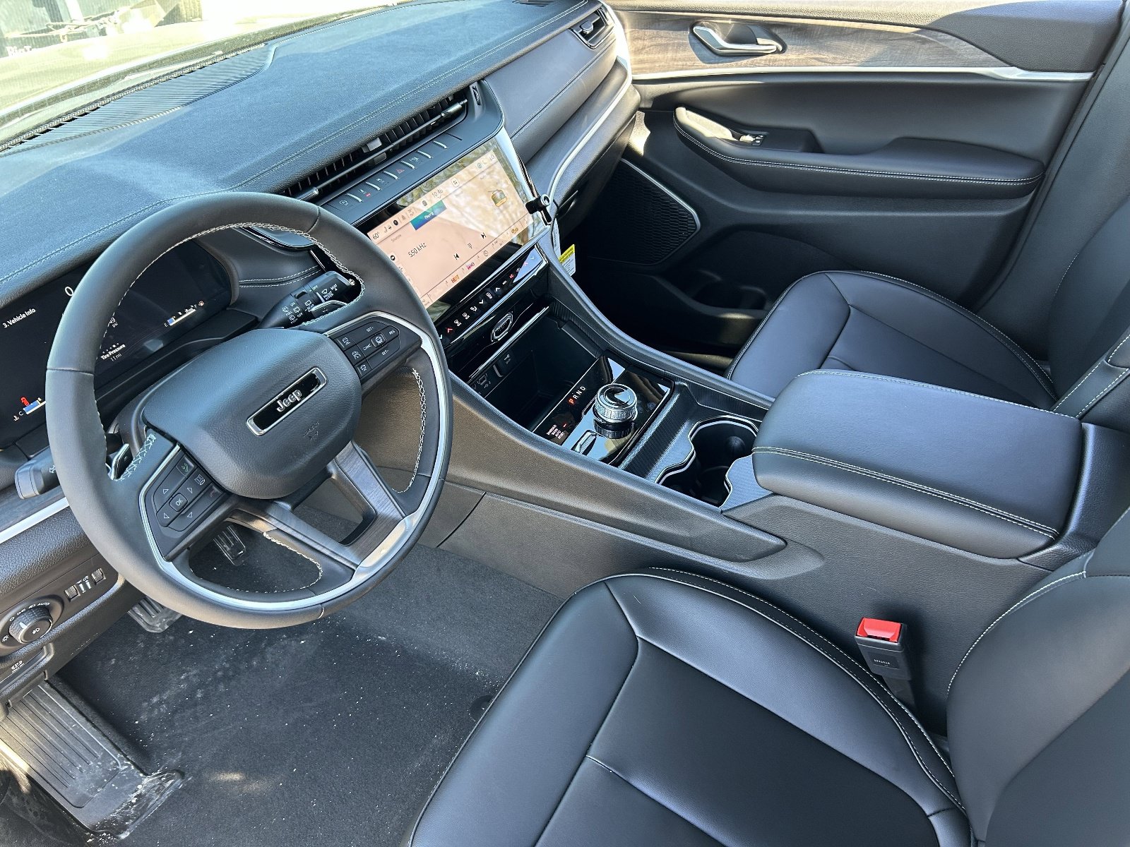 New 2026 Jeep Grand Cherokee Limited w/ Limited Altitude Package AWD/4WD image 16