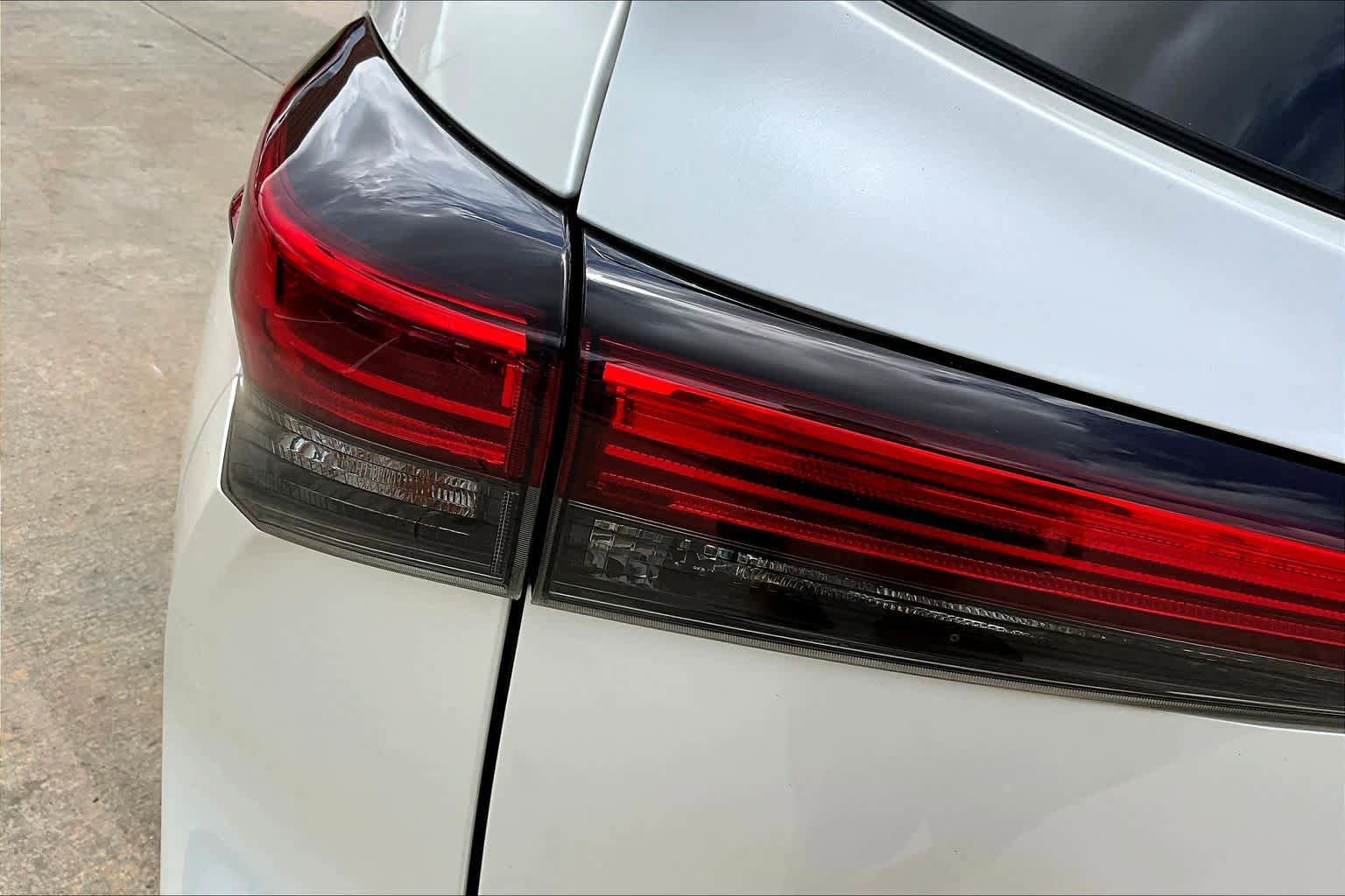 Used 2020 Toyota Highlander XLE FWD image 29