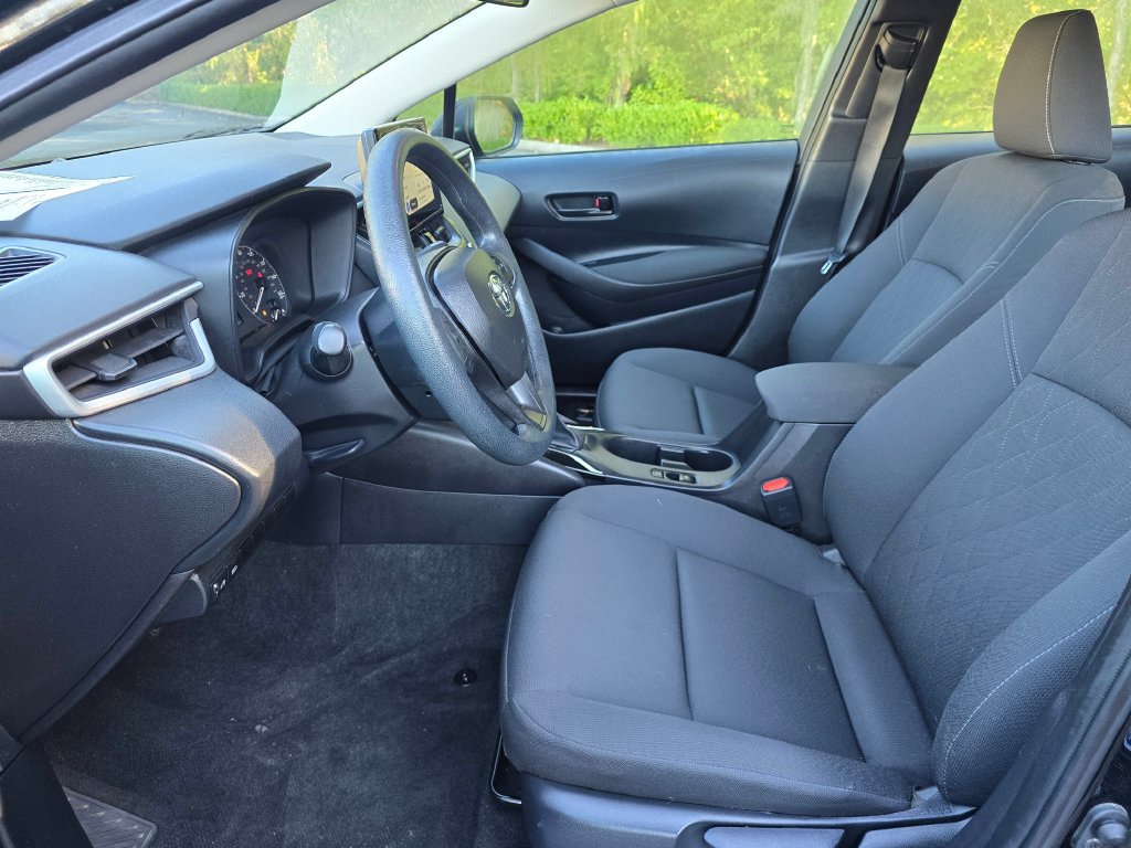 Used 2025 Toyota Corolla LE FWD image 11