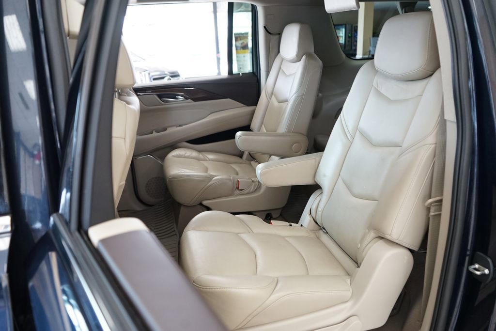 Used 2017 Cadillac Escalade ESV Luxury image 60